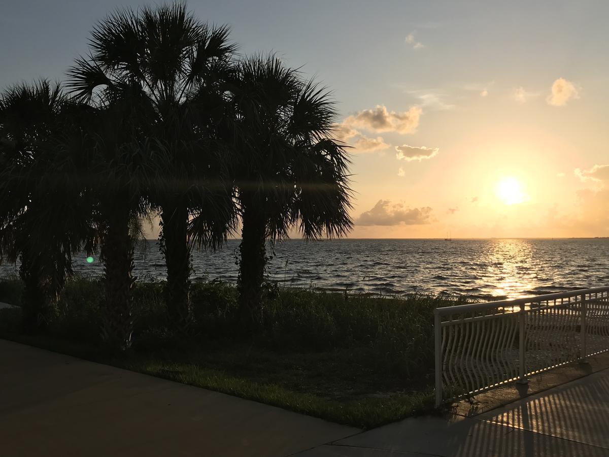 Punta Gorda Waterfront Hotel & Suites Екстериор снимка